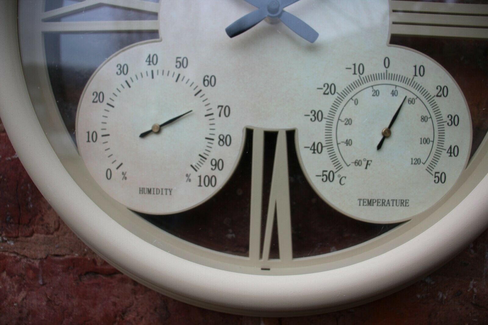 Vintage Styled Outdoor Garden Clock with Thermometer and Hygrometer - Image 8