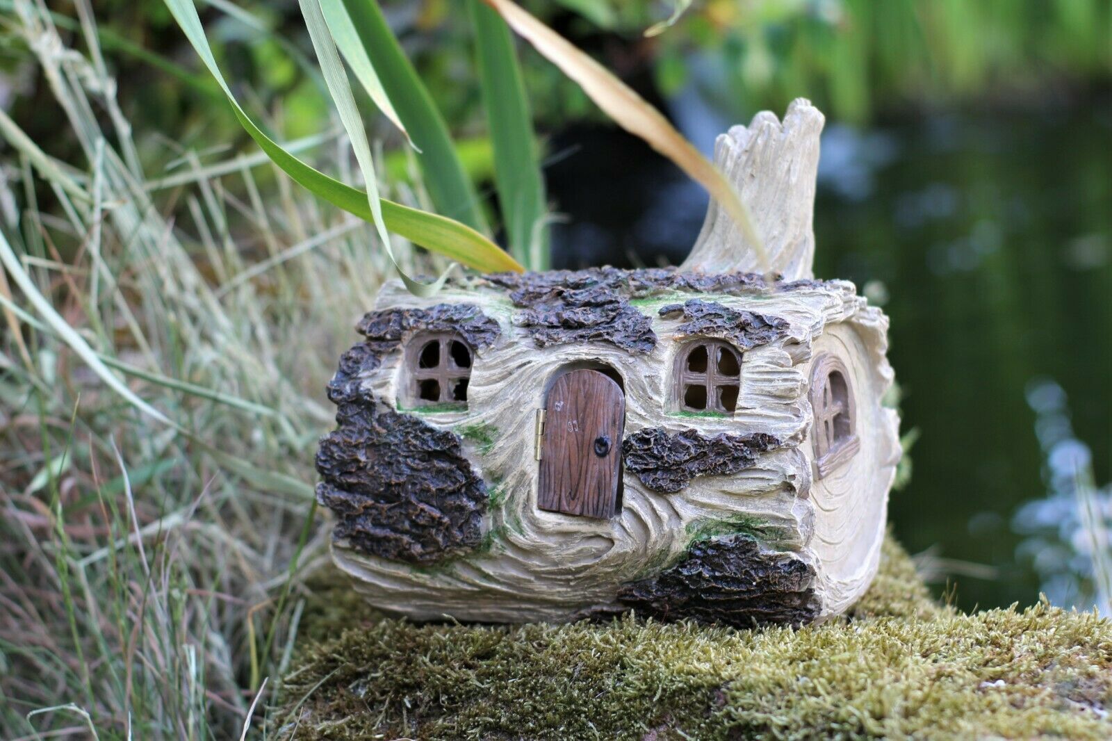 Solar powered Fairy Log House With Opening fairy Door - Image 4